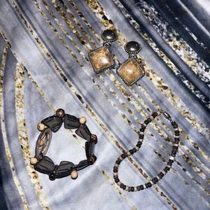 Earrings & 2 bracelets ❤️